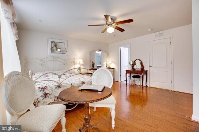 Building Photo - 3009 Chesapeake Dr