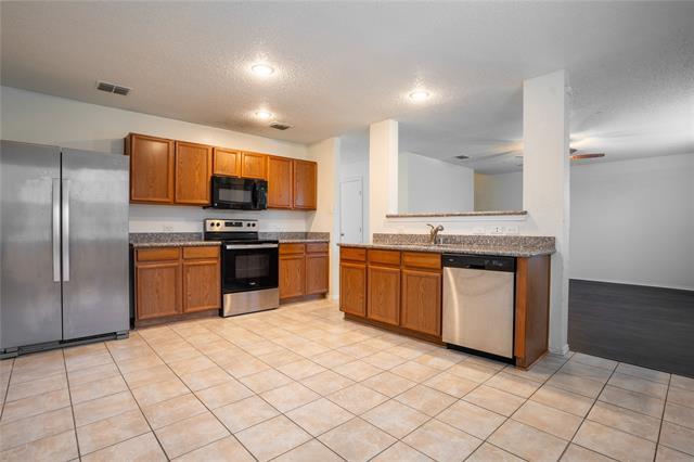 Building Photo - 4600 Waterford Dr