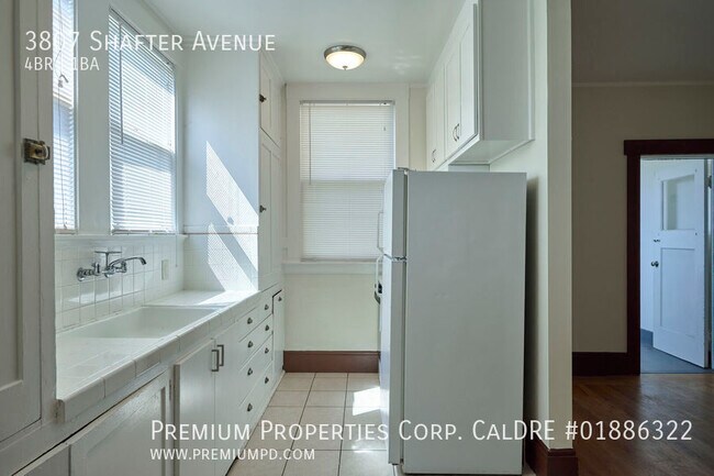 Building Photo - 3807 Shafter Ave