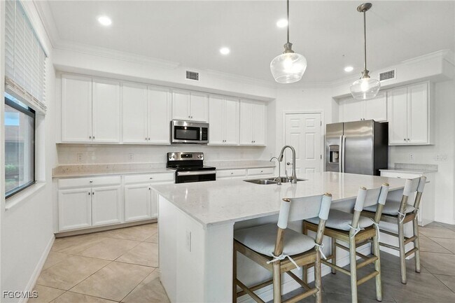 Building Photo - 12039 Hawthorn Lake Dr