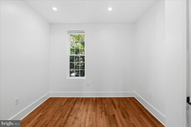 Building Photo - 1222 Wylie St NE