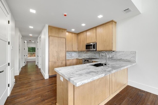 Building Photo - 1281 E Main St