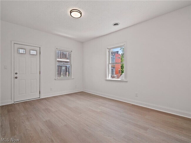 Building Photo - 2037 W 11th St