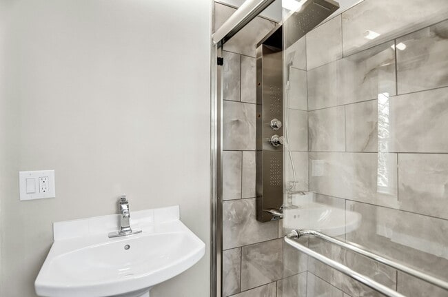 Building Photo - 17 N Church St