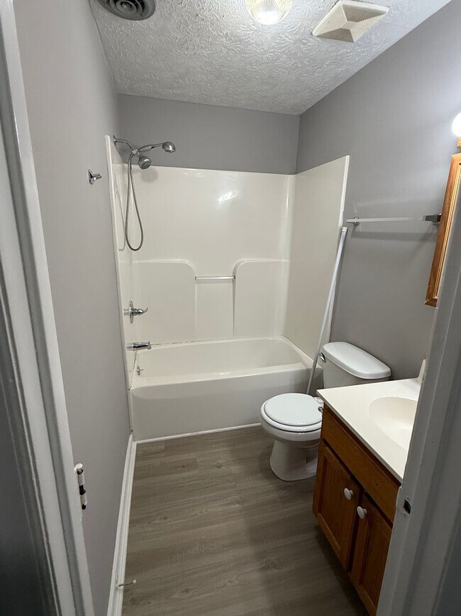 Building Photo - 1416 Meadow Ave