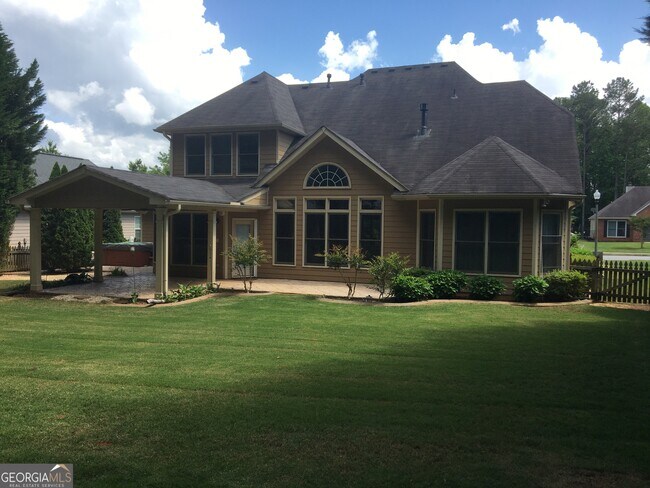 Building Photo - 206 Lake Forest Dr