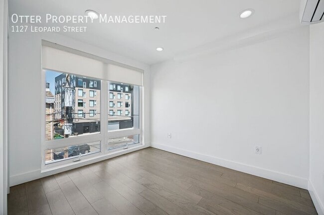 Building Photo - 1127 Leopard St