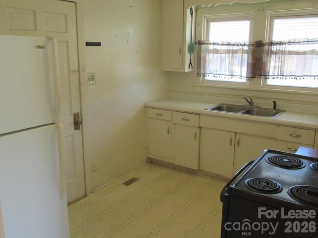 Building Photo - 1073 North Carolina Hwy 150