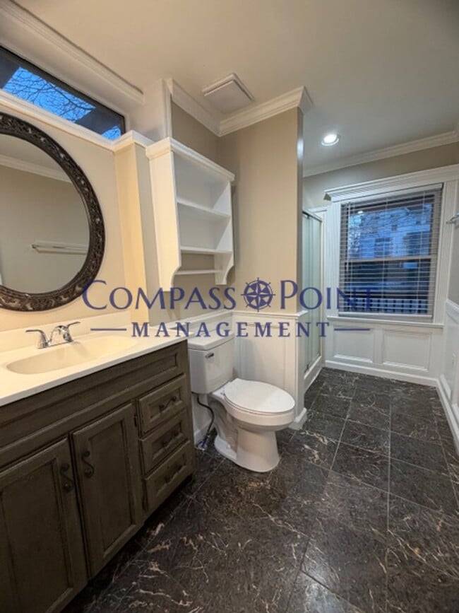 Building Photo - Spacious 1 bedroom HOUSE, FIRST MONTH RENT FREE!!!