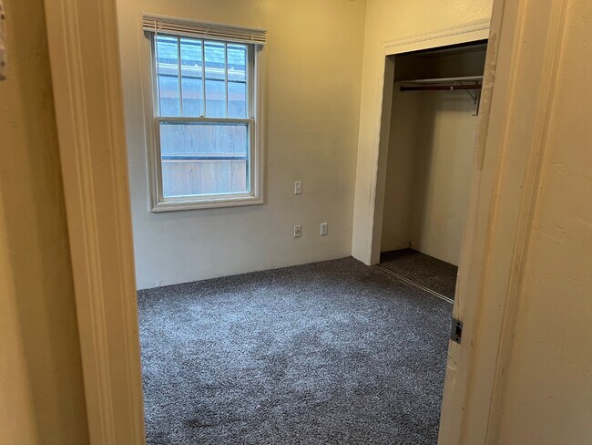 Building Photo - 36 N Peach St