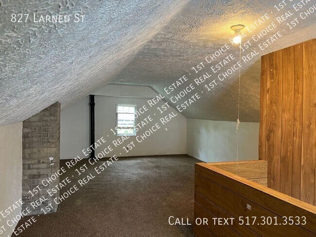 Building Photo - 827 Larned St