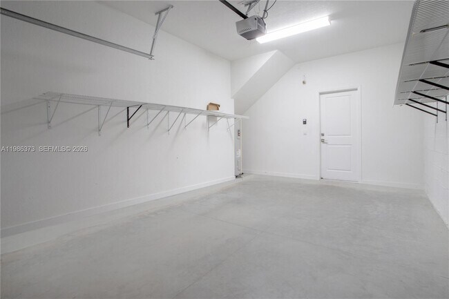 Building Photo - 846 SE 19th St