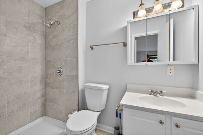 Building Photo - 18318 Streamside Dr