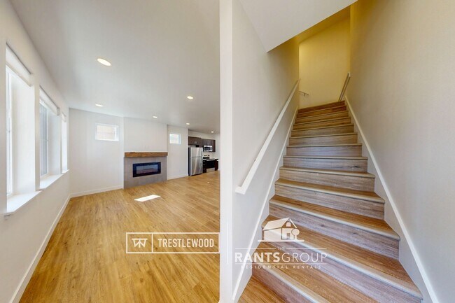 Building Photo - Brand New! Modern Home in Trestlewood – Wh...
