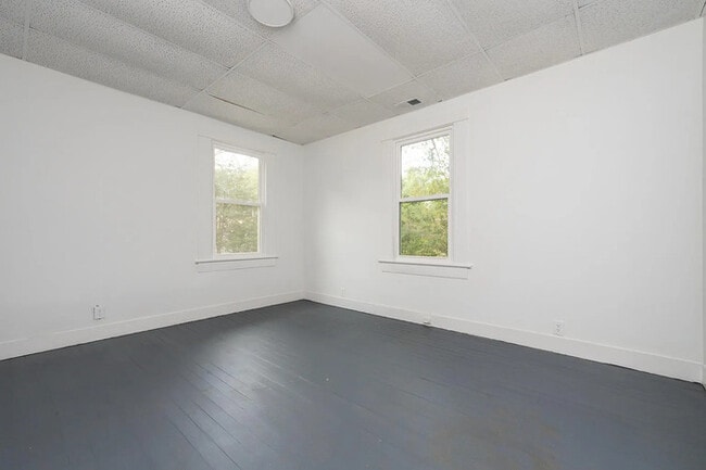 Building Photo - 408 Dickens Ave