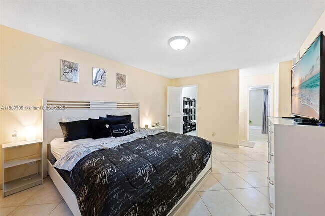 Building Photo - 3161 S Ocean Dr
