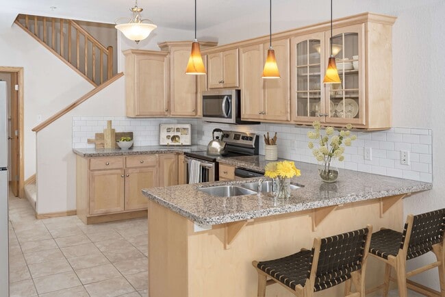 Building Photo - Cascade Shores Townhomes + Flats
