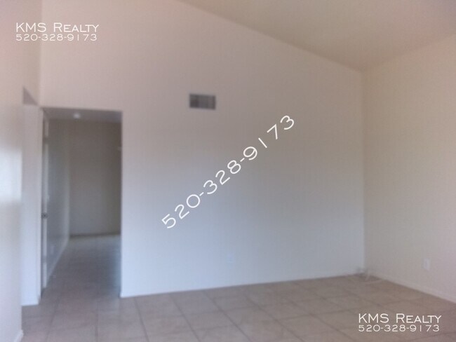 Building Photo - 4 Bedroom 2 Bath -824 W Oahu Circle - OWNE...