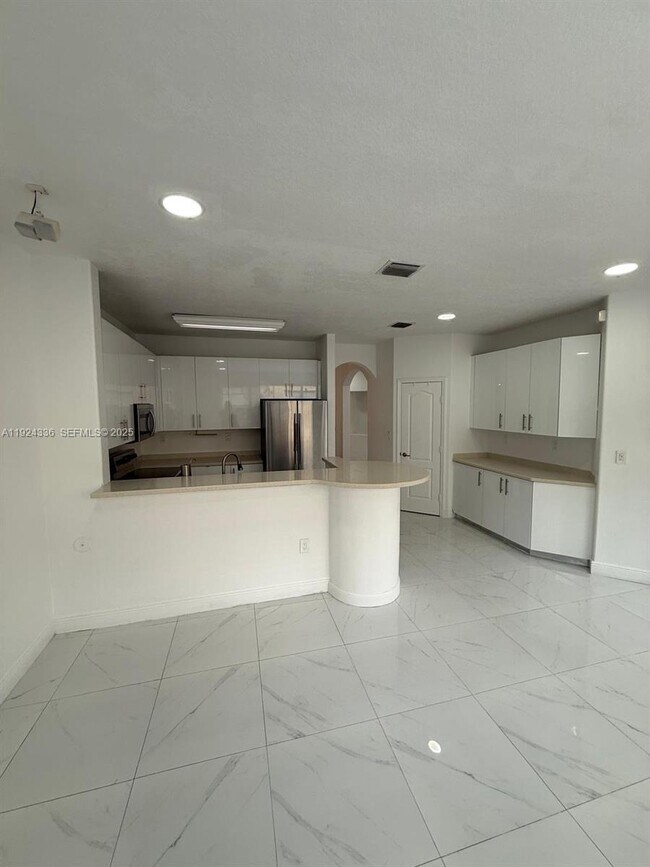 Building Photo - 5543 NW 112th Pl