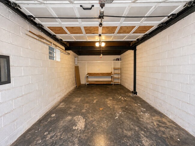 Building Photo - 6797 Lawnton St