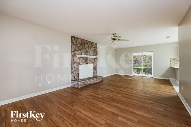 Building Photo - 9264 Cypress Dr N