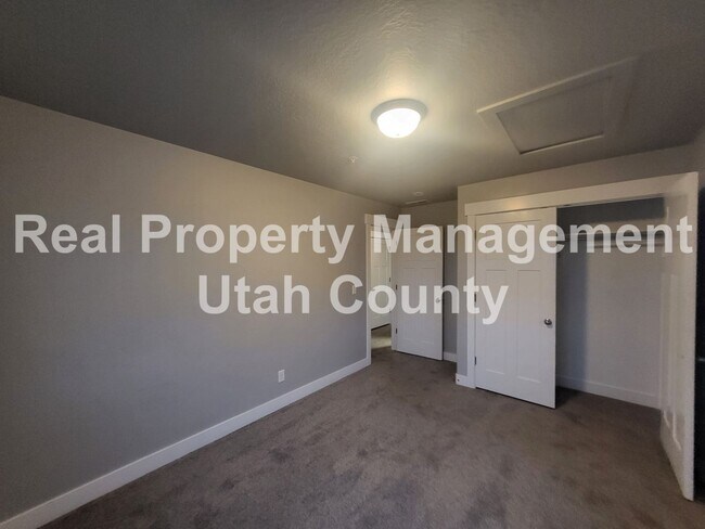 Building Photo - Pet Friendly Springville Condo