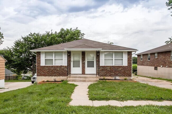 Primary Photo - 4504-4506 N Jackson Ave