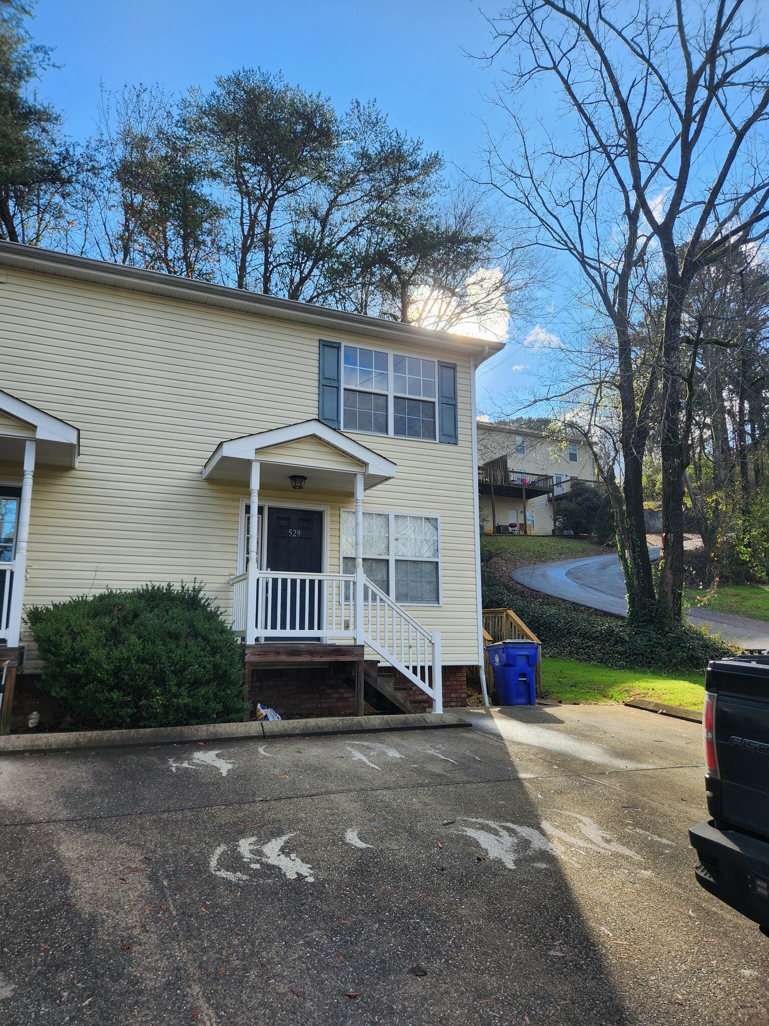 Building Photo - 529 Crest Dr SW