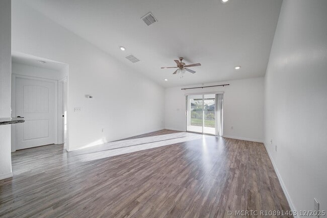 Building Photo - 4631 SW Athena Dr