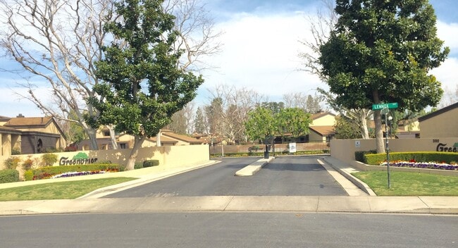 Building Photo - 5500 Lennox Ave