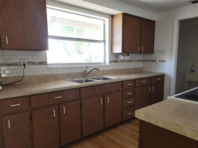 Building Photo - 6430 Lomand Ave