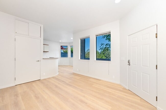 Building Photo - Welcome Home to Terrace View!