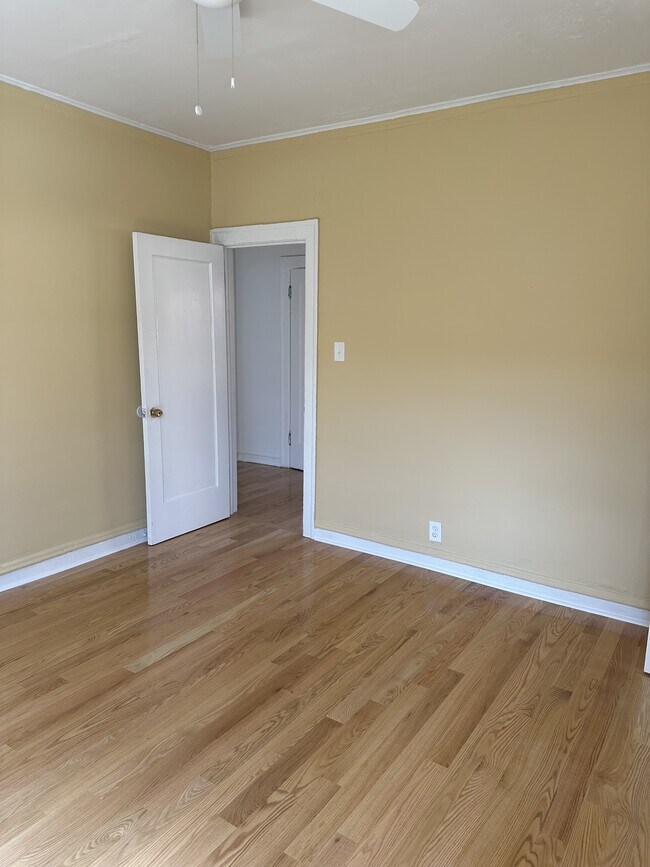 Building Photo - 6855 S Crandon Ave
