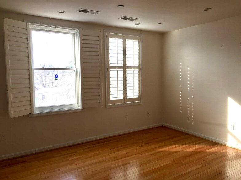 Living rm - 730 11th St NE