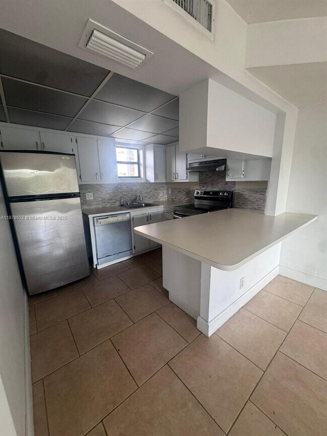 Building Photo - 8290 Lake Dr