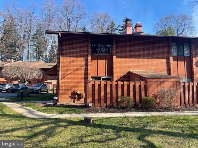 Building Photo - 301 Worthington Dr