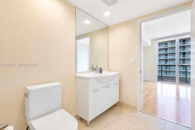 Building Photo - 475 Brickell Ave