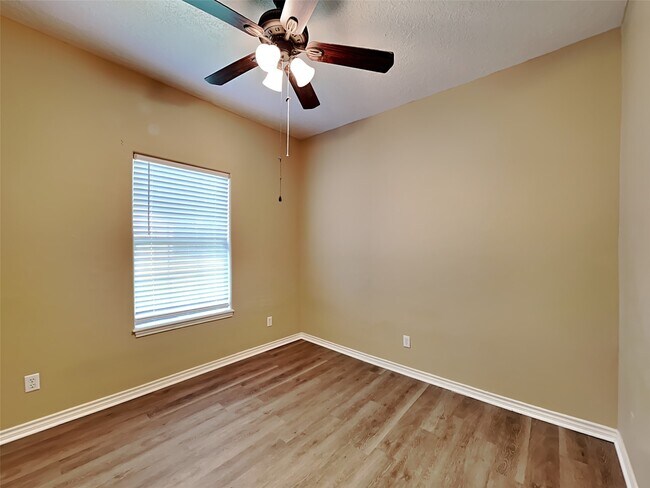 Building Photo - 906 Crystal River