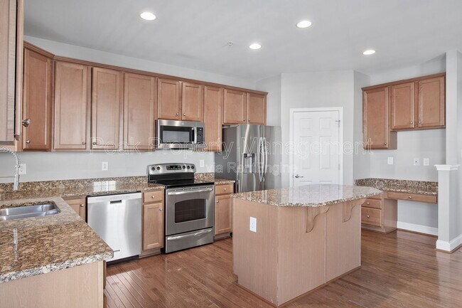 Building Photo - 3823 Maher Manor