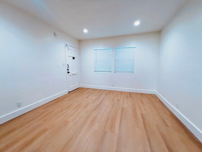 Building Photo - 1305 Venice Blvd