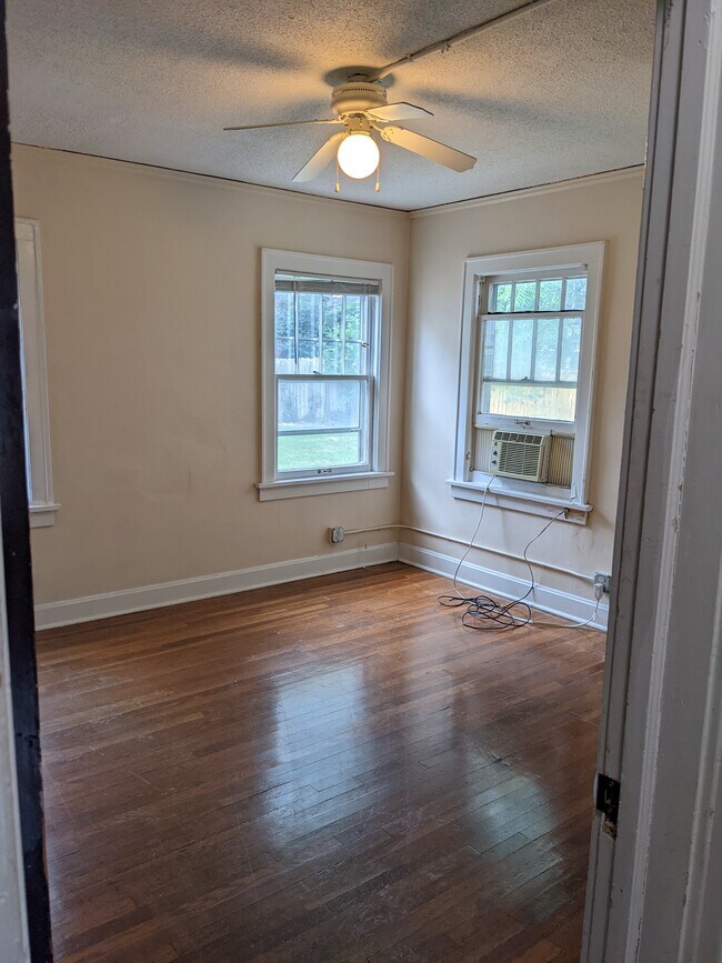 Building Photo - 1300 Rockhurst Rd