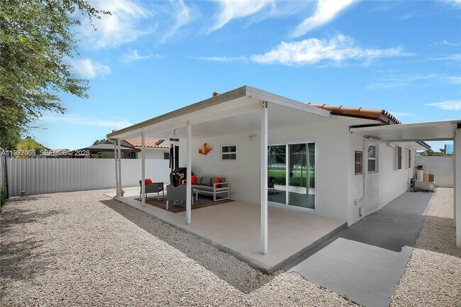 Building Photo - 895 W 39th Pl