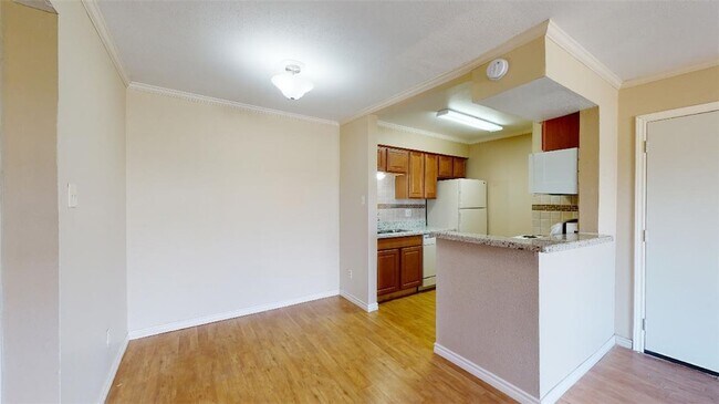 Building Photo - 904 University Oaks Blvd