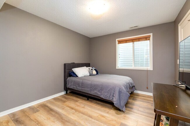 Building Photo - PRAIRIE TRAIL!! 4 Bed, 3.5 Bath Two-Story Home in Ankeny