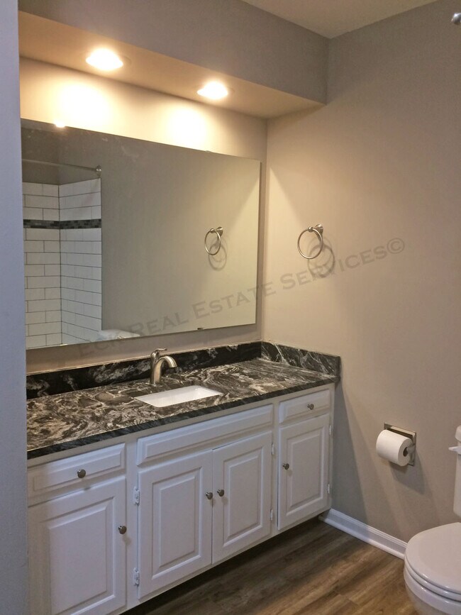 Building Photo - 336 Woodlawn Dr