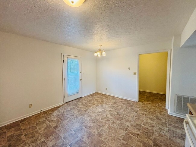 Building Photo - 435 Wakeman Ct NE