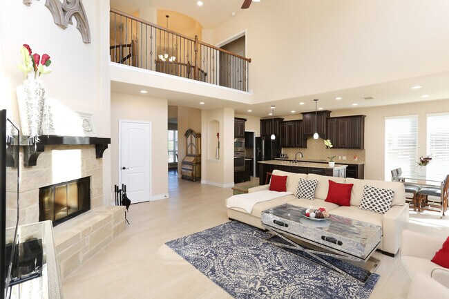 Building Photo - 632 Sydney St