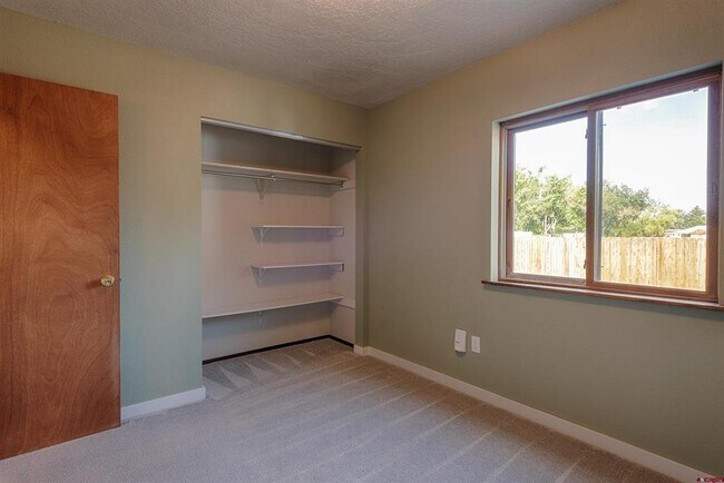 Building Photo - 64251 N Ramona Rd