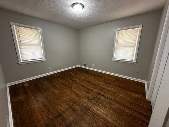 Building Photo - 4 Bed 2 Bath in Decatur Area!