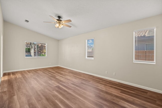 Building Photo - Beautiful 3 Bedroom Home